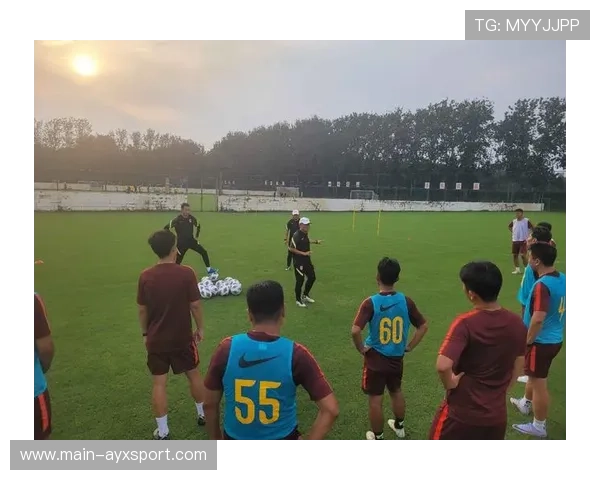 足球联赛在青训扶持中推动俱乐部与科研机构共建训练评估中心，足球俱乐部青训招生